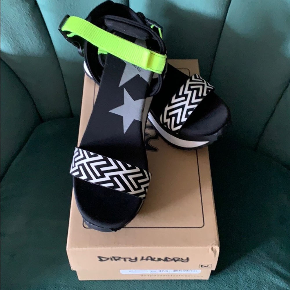 Dirty Laundry Grand Platform Wedge Sz 7